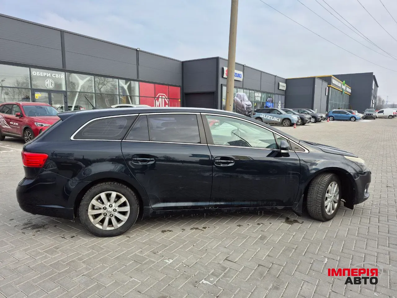 Toyota Avensis - фото 4