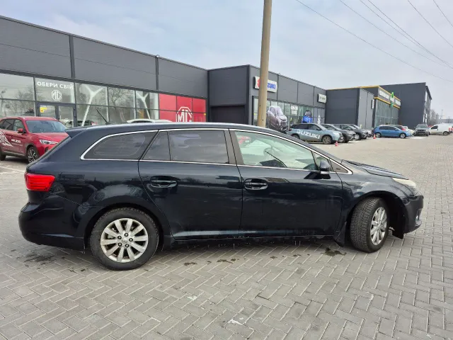 Toyota Avensis - фото 4