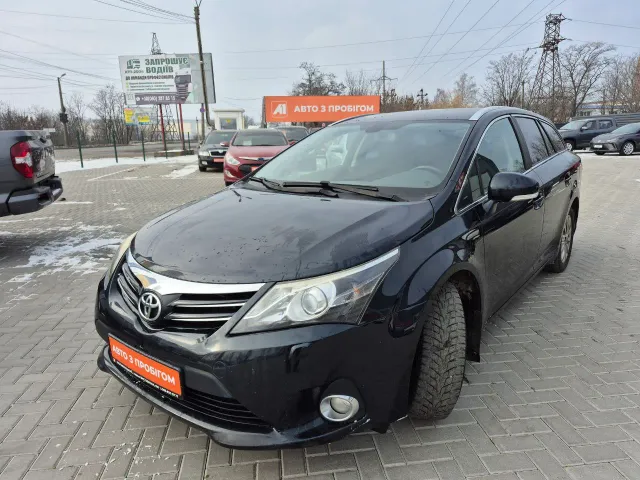 Toyota Avensis - фото 1