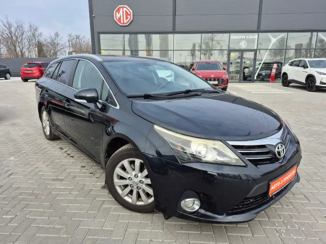 Toyota Avensis - фото 3