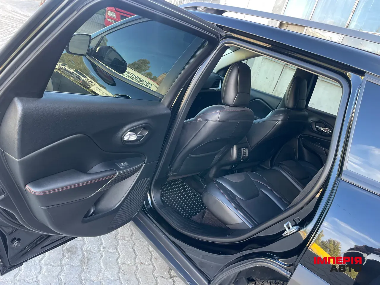 Jeep Cherokee - фото 10