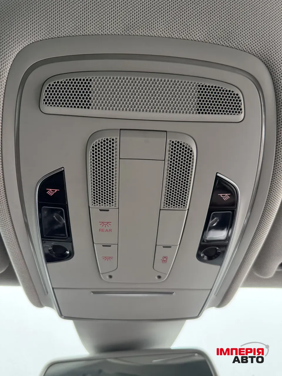 Audi A8 - фото 32