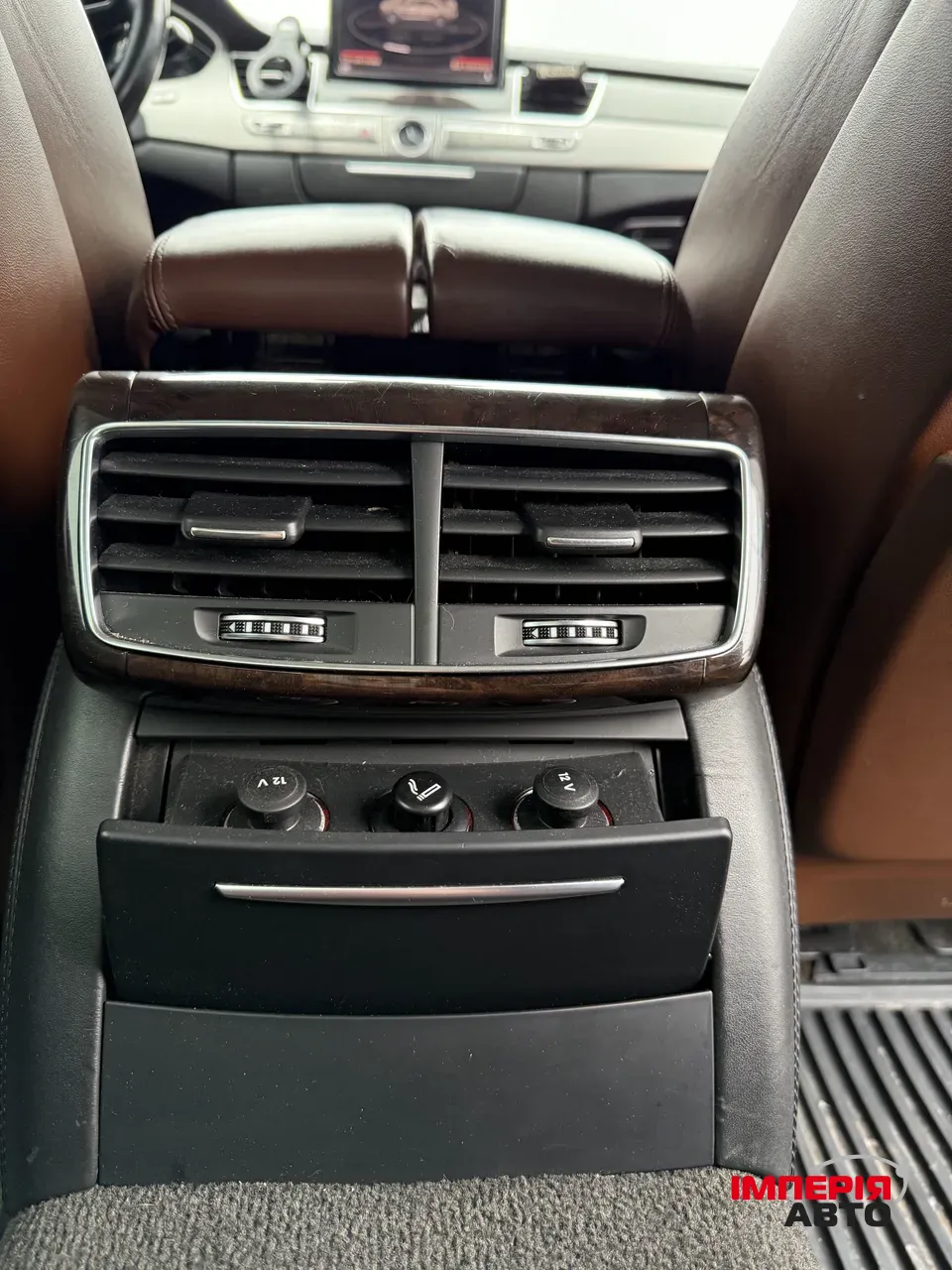 Audi A8 - фото 36