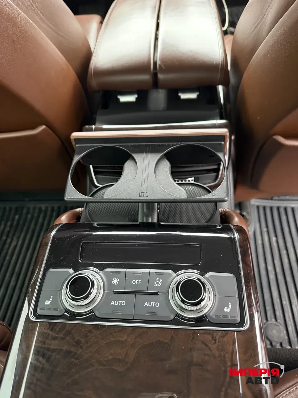 Audi A8 - фото 35