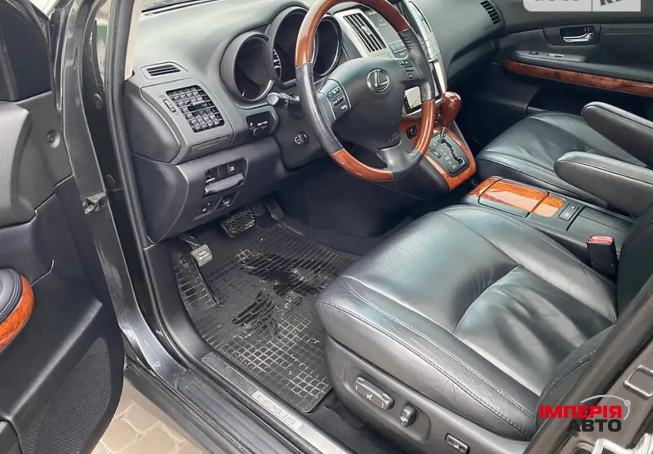 Lexus RX - фото 10