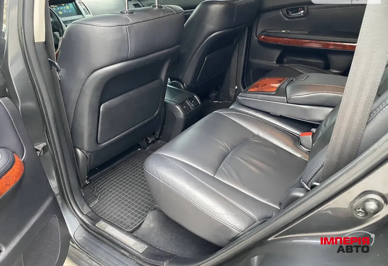 Lexus RX - фото 16