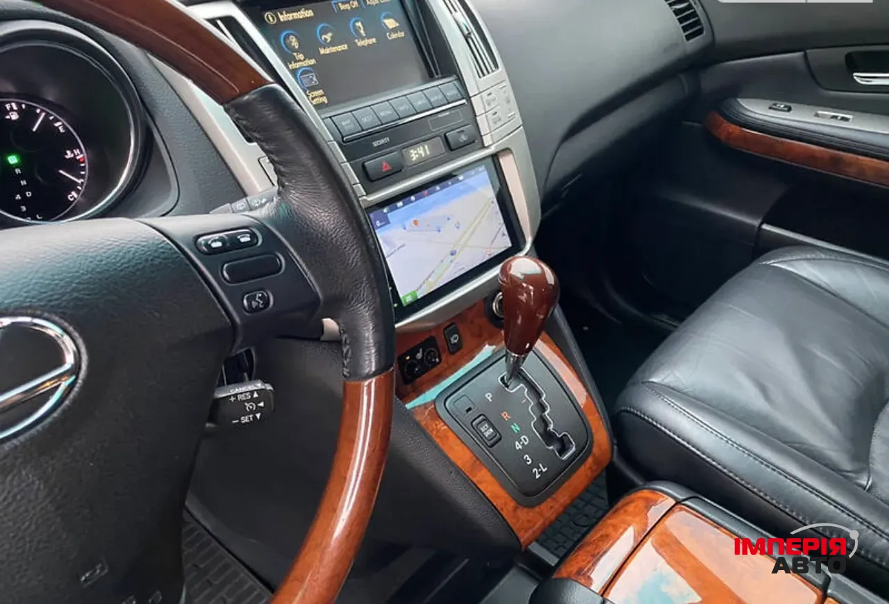 Lexus RX - фото 17