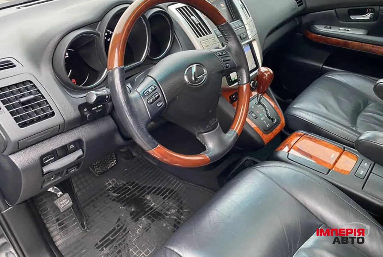 Lexus RX - фото 12