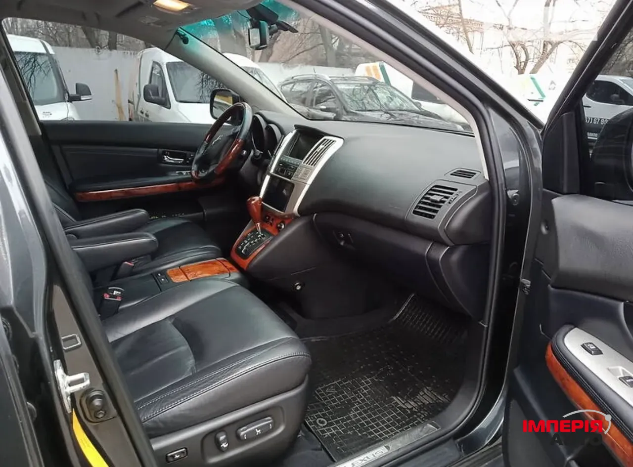 Lexus RX - фото 33