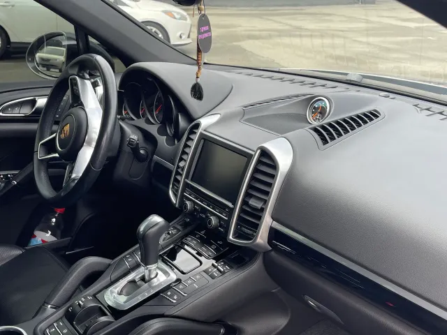 Porsche Cayenne - фото 1