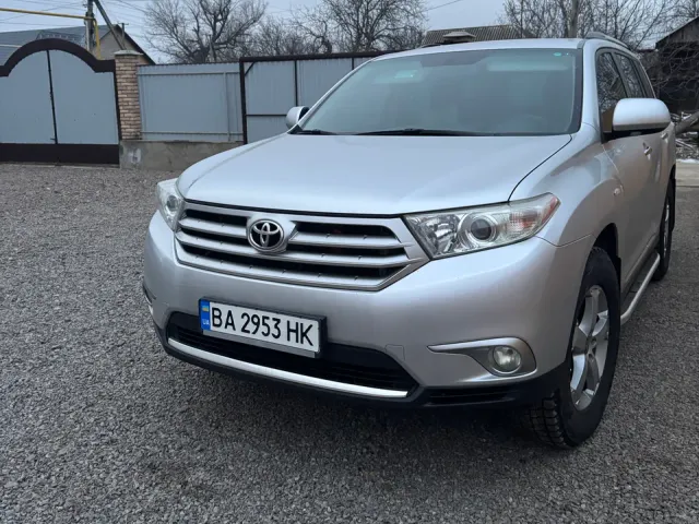 Toyota Highlander - фото 1