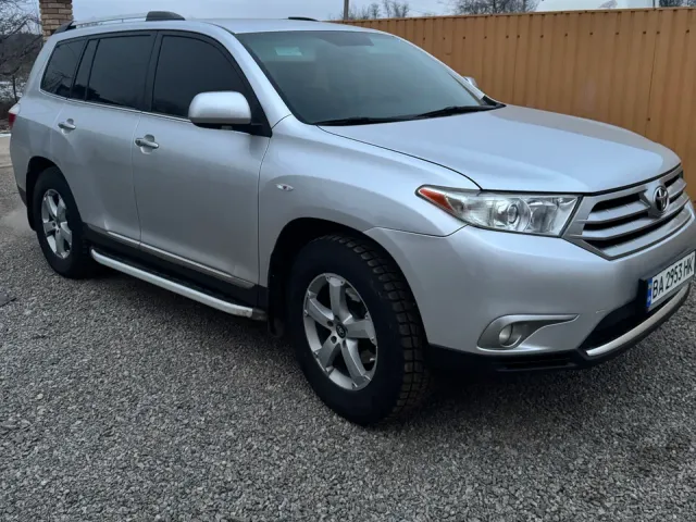 Toyota Highlander - фото 2