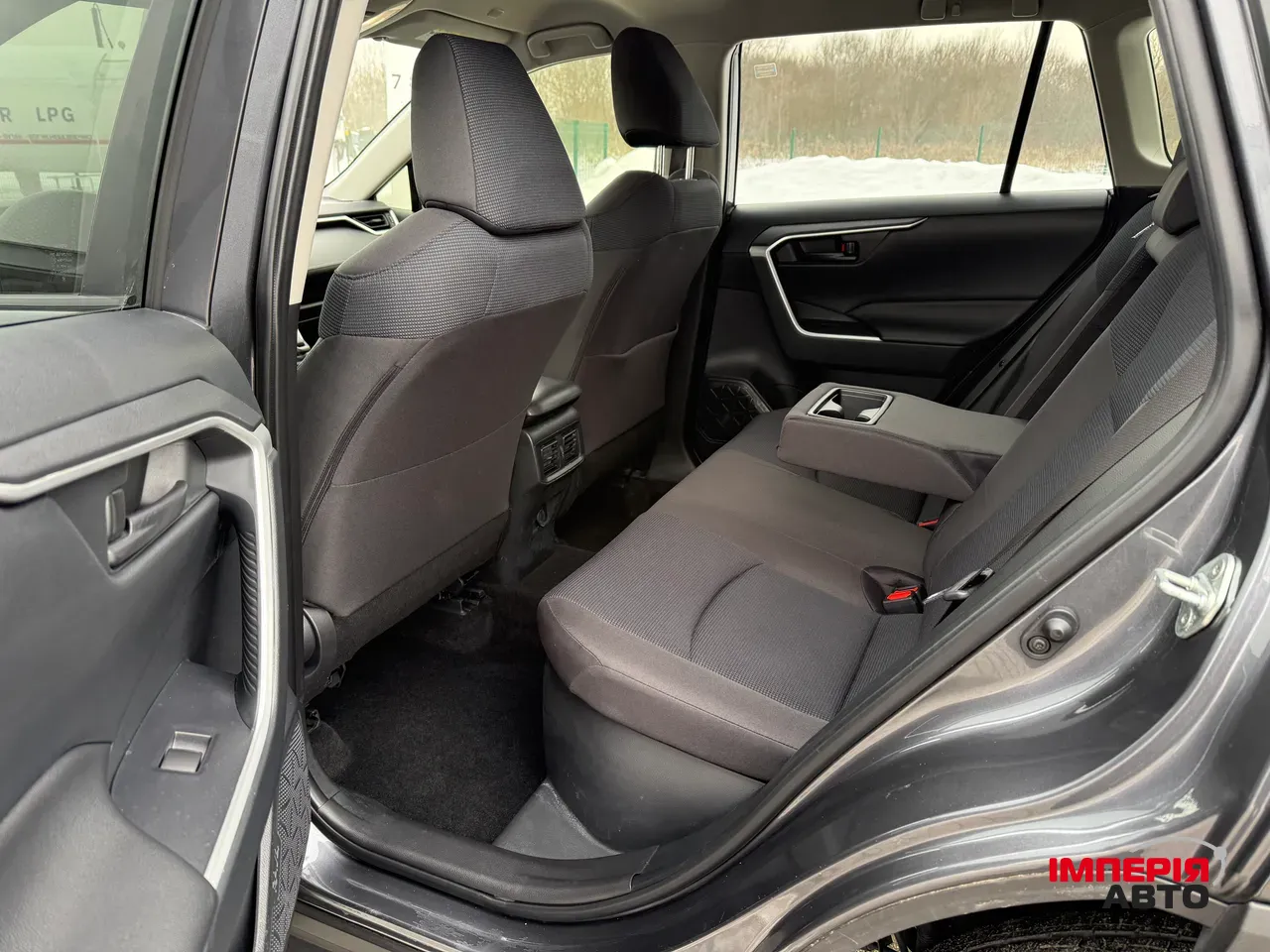 Toyota RAV4 - фото 13