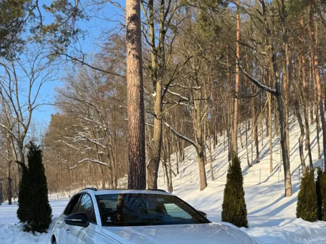 Audi Q4 e-tron - фото 1