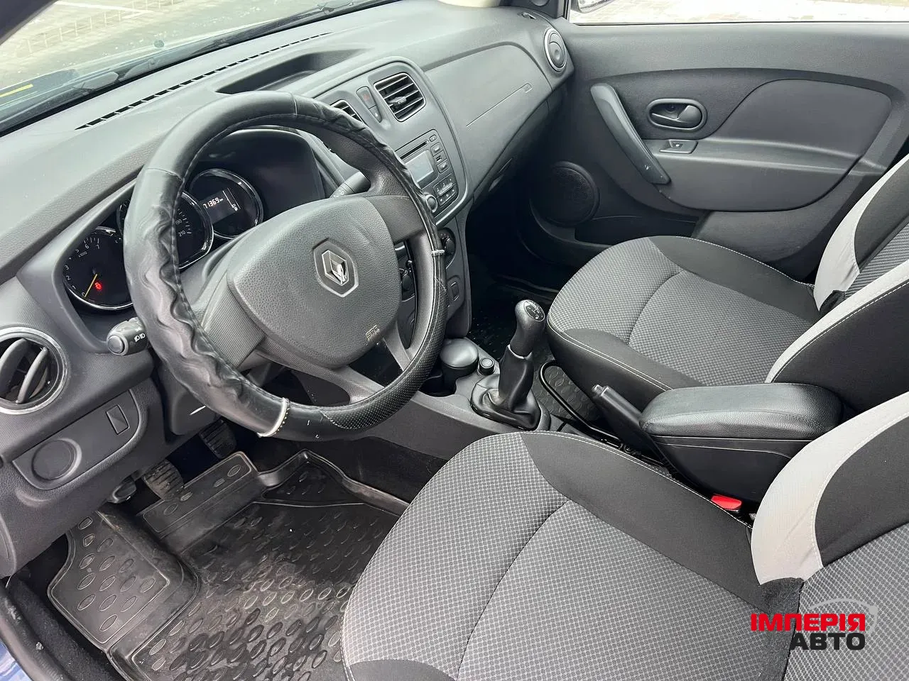 Renault Logan - фото 12