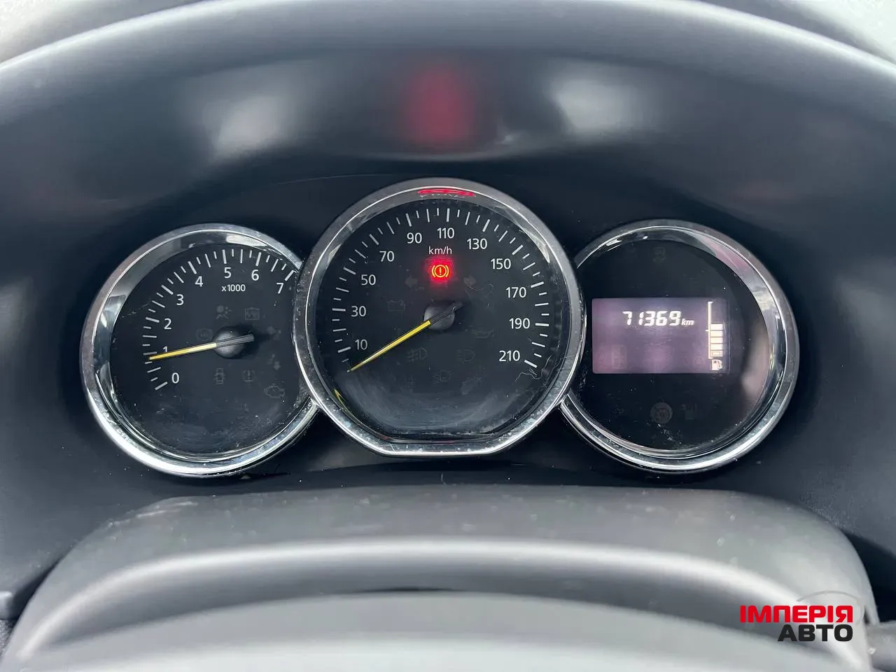 Renault Logan - фото 10