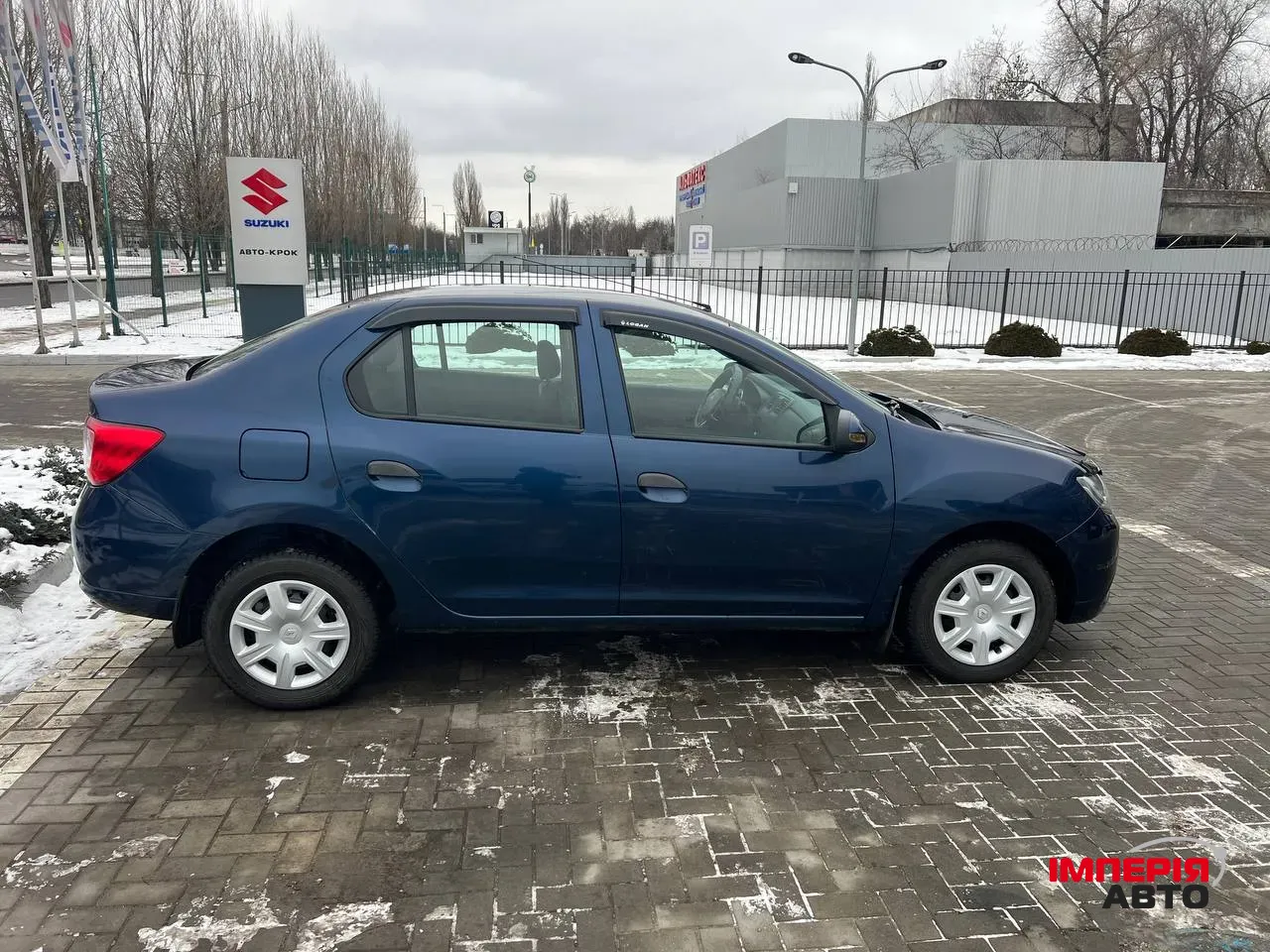 Renault Logan - фото 9