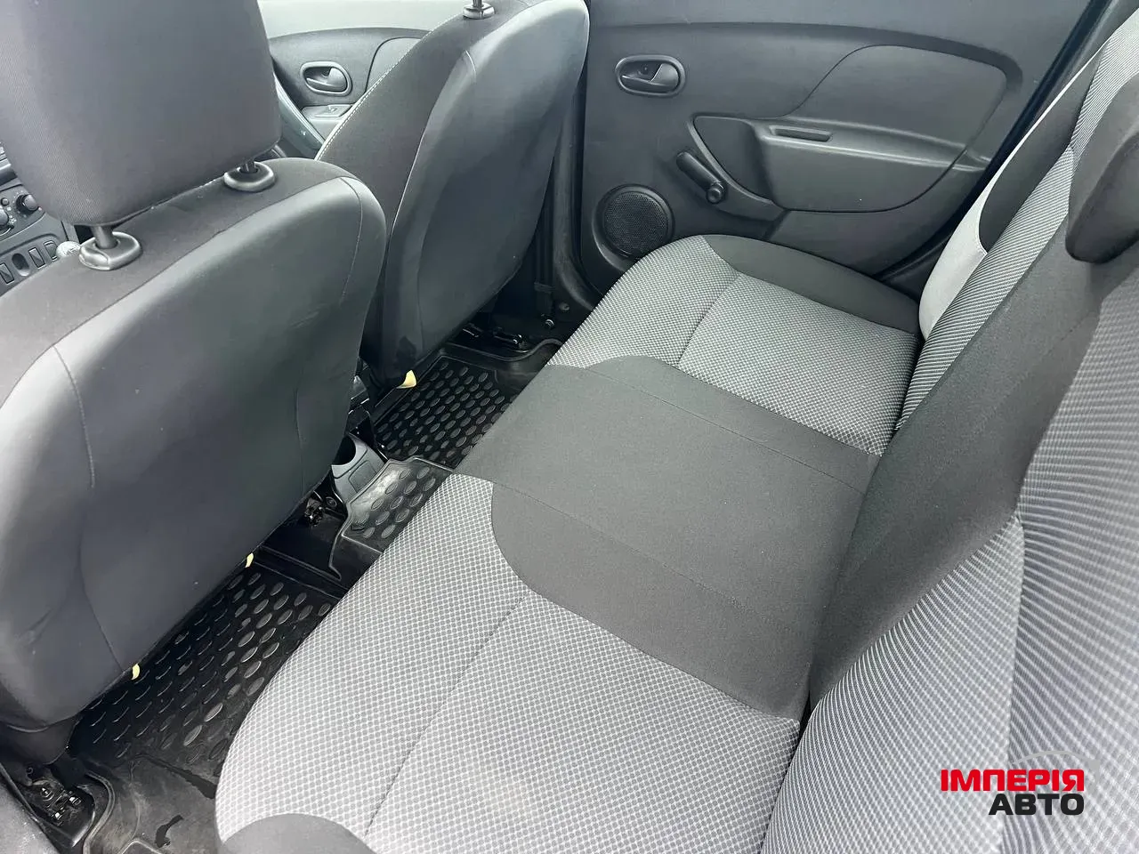 Renault Logan - фото 11