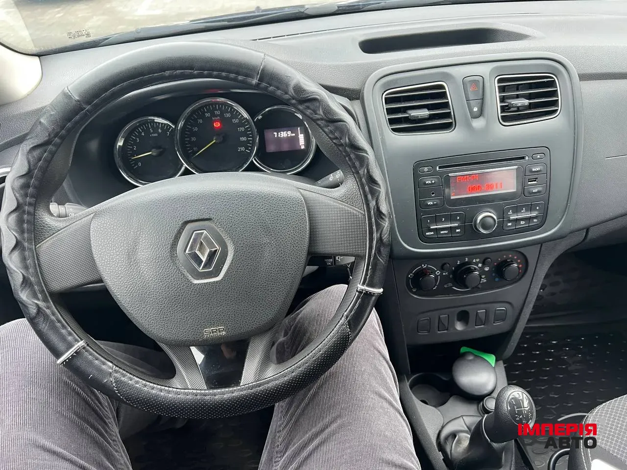Renault Logan - фото 5