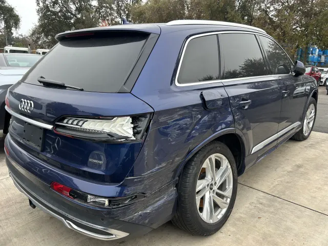 Audi Q7 - фото 3