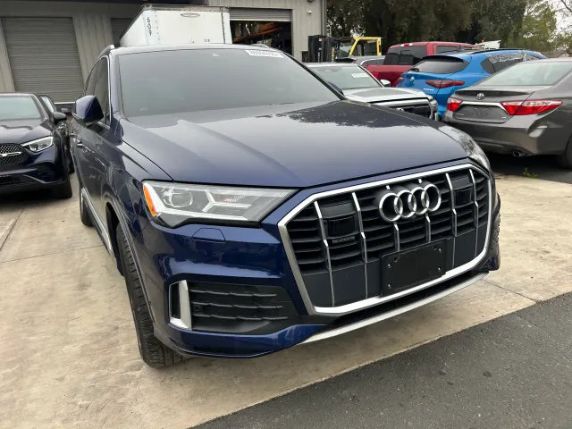 Audi Q7 - фото 1