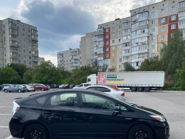 Toyota Prius - фото 4