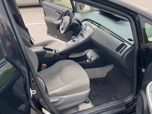 Toyota Prius - фото 2