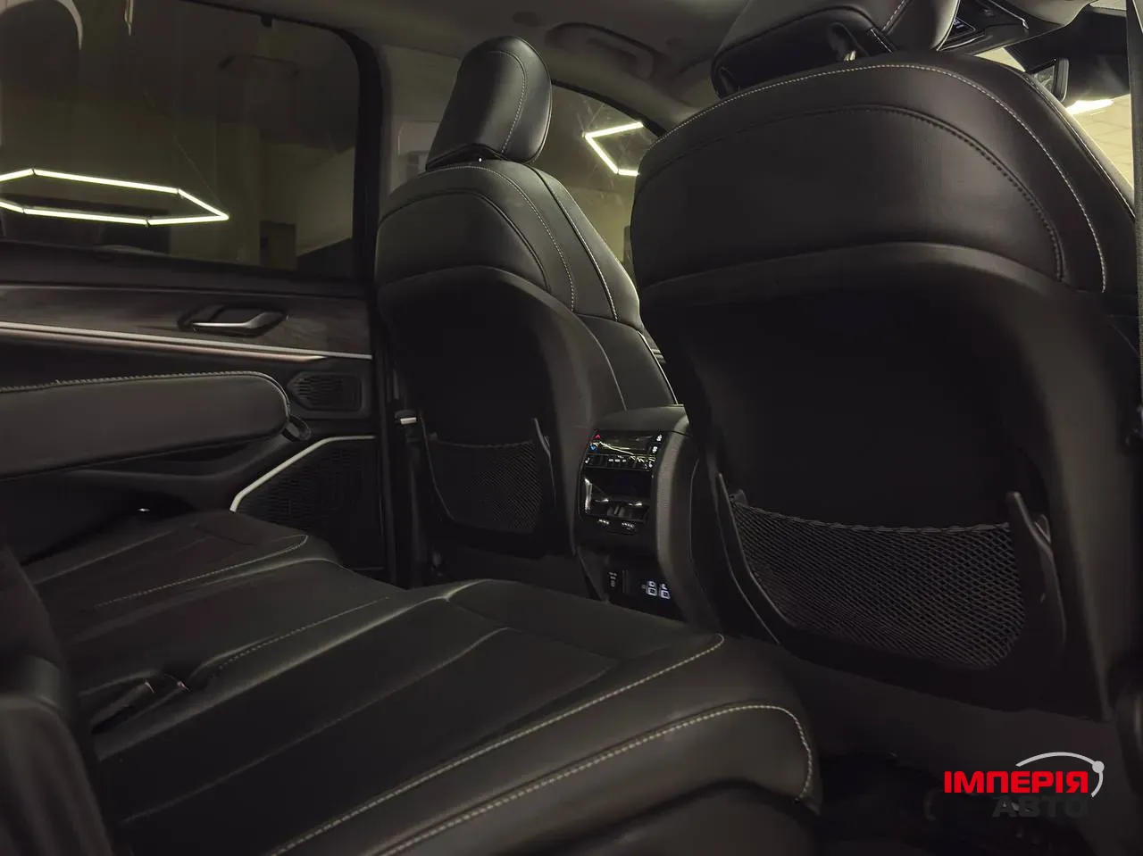 Jeep Grand Cherokee - фото 7