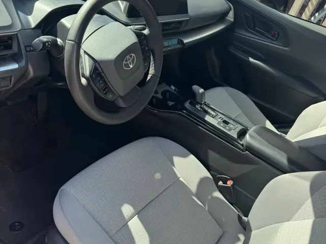 Toyota Camry - фото 1