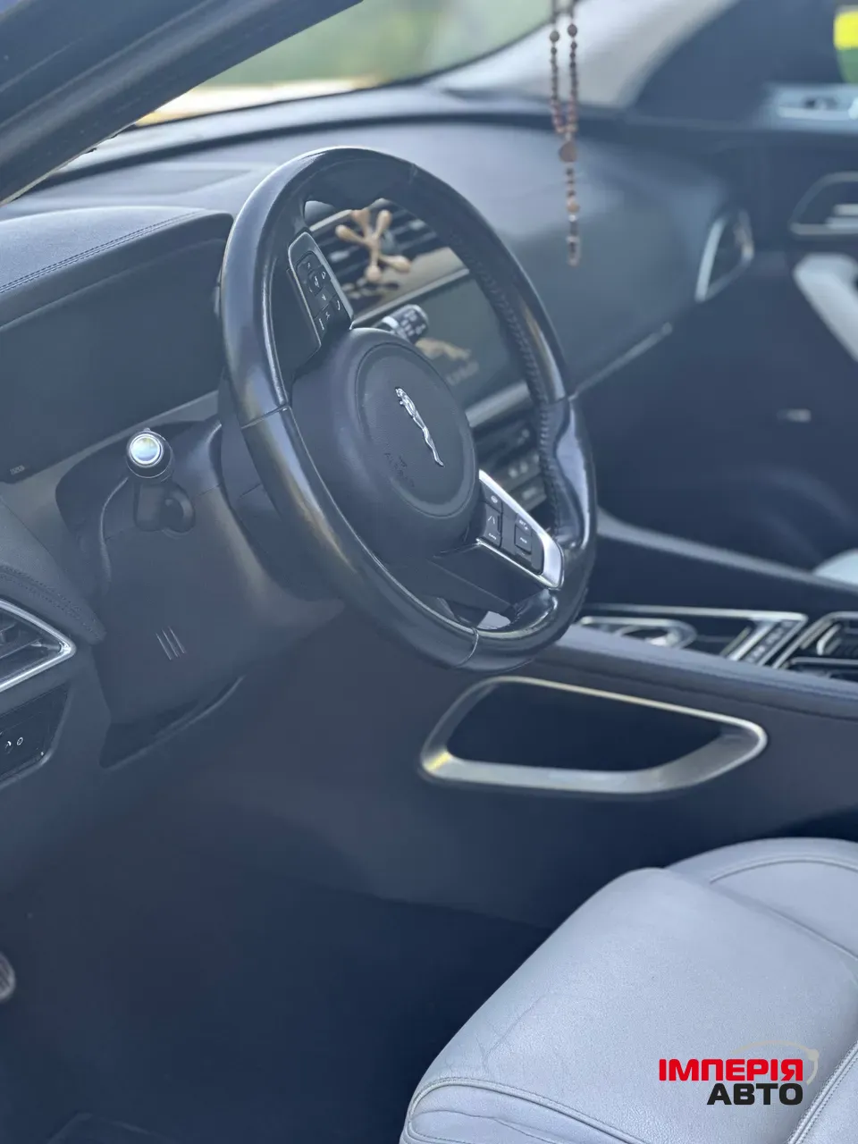 Jaguar F-Pace - фото 8