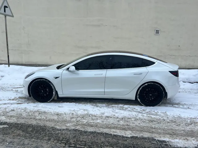 Tesla Model 3 - фото 3