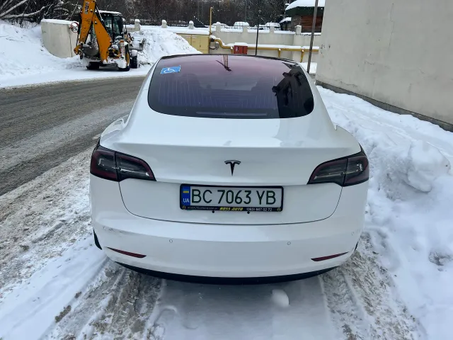 Tesla Model 3 - фото 4
