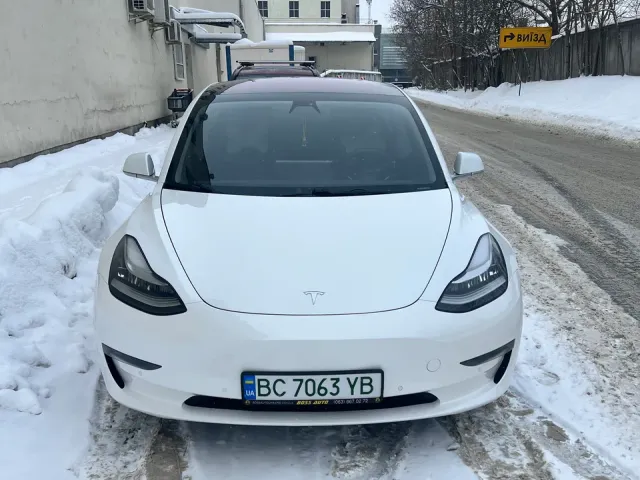 Tesla Model 3 - фото 1