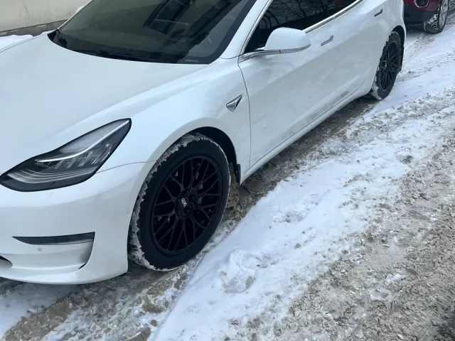 Tesla Model 3 - фото 2