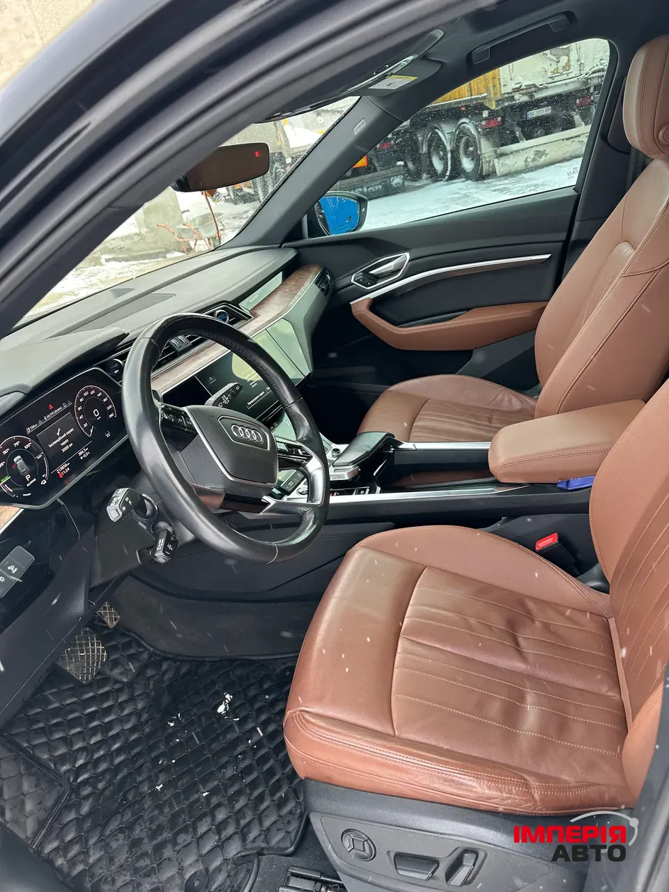 Audi e-tron - фото 7