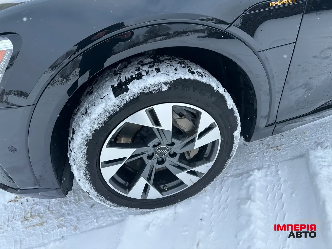 Audi e-tron - фото 11