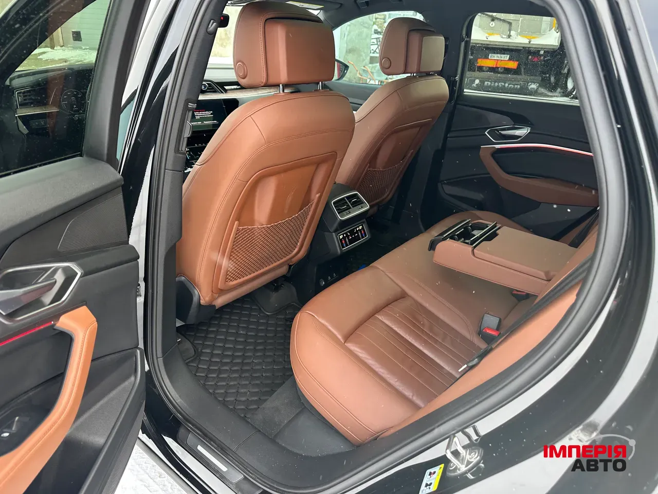 Audi e-tron - фото 5