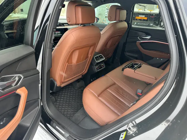 Audi e-tron - фото 5