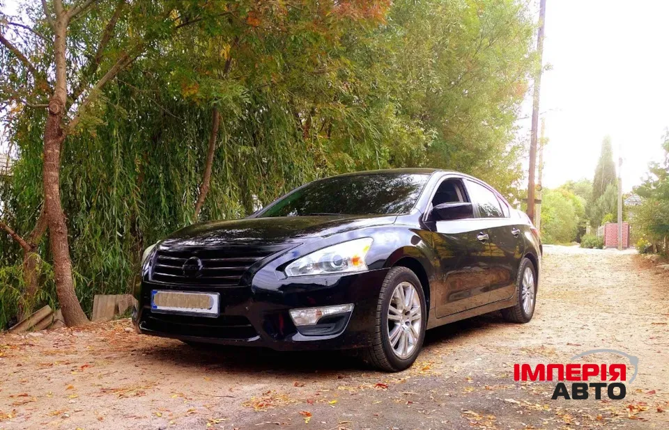 Nissan Altima - фото 1