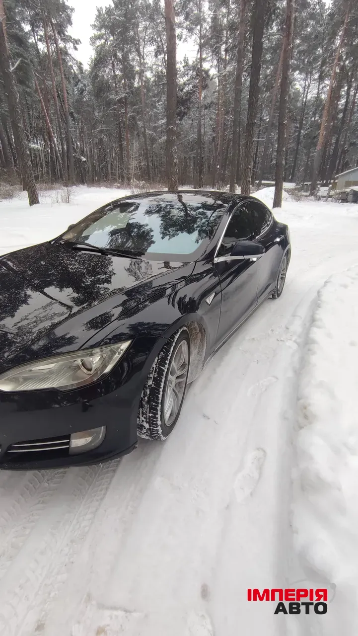 Tesla Model S - фото 1