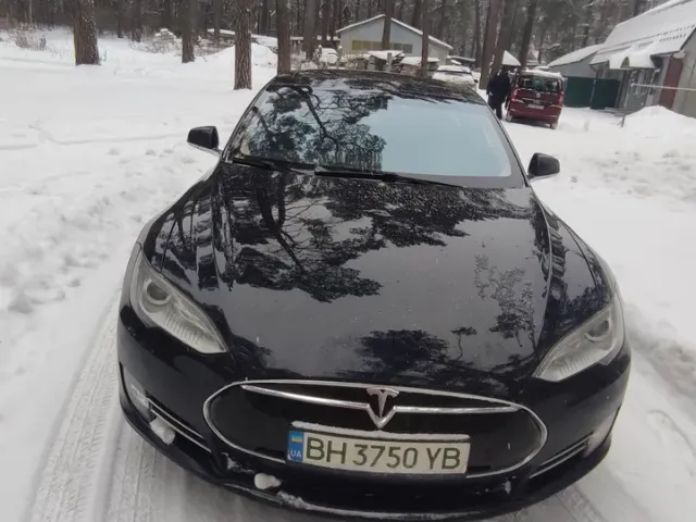 Tesla Model S - фото 2