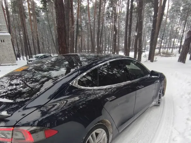 Tesla Model S - фото 5