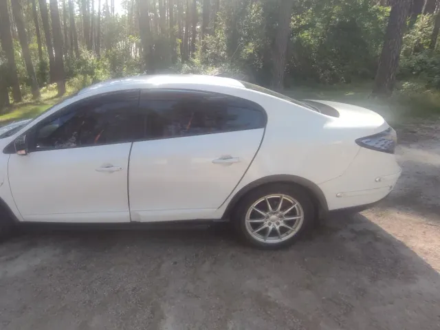 Renault Fluence - фото 5