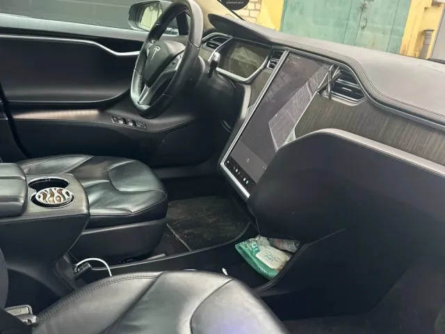 Tesla Model S - фото 4