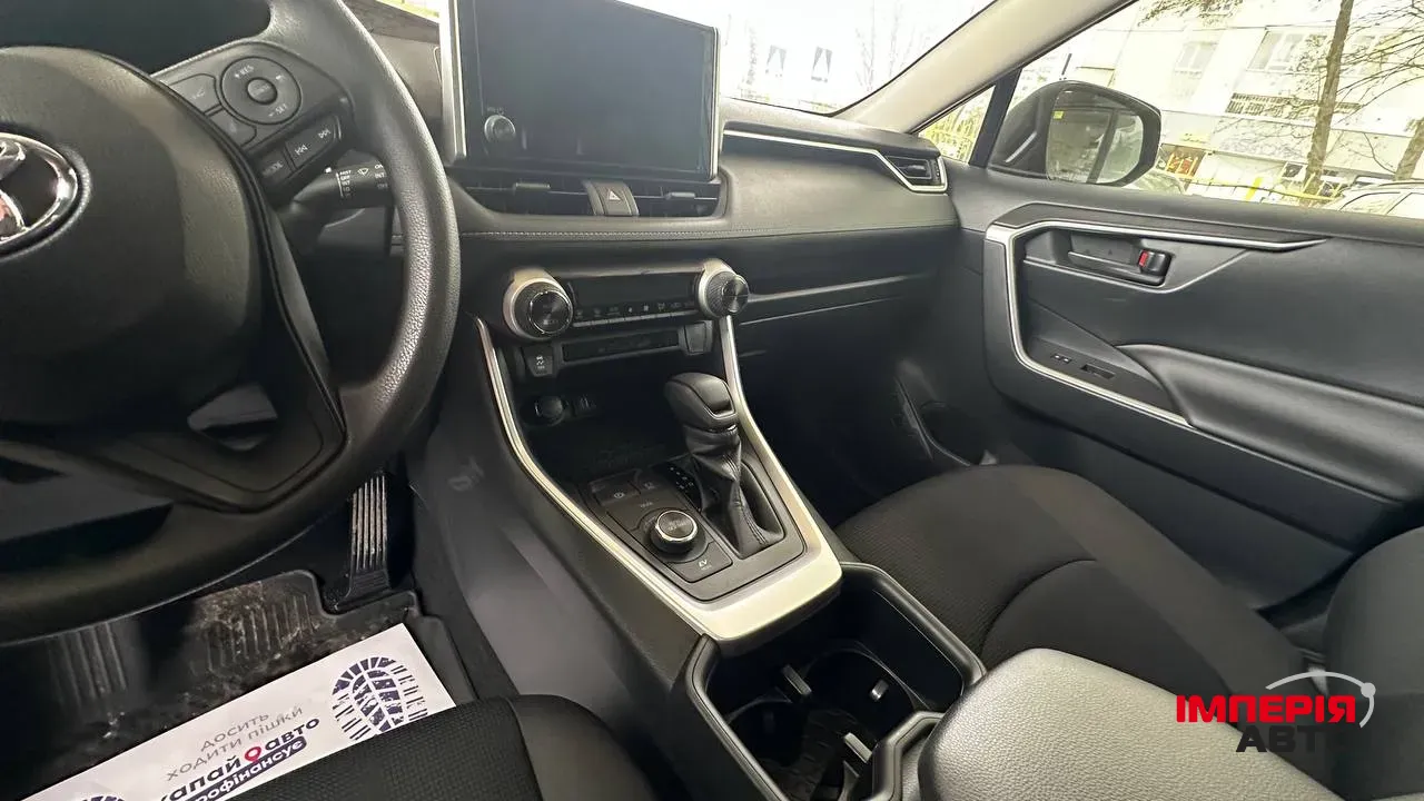 Toyota RAV4 - фото 6