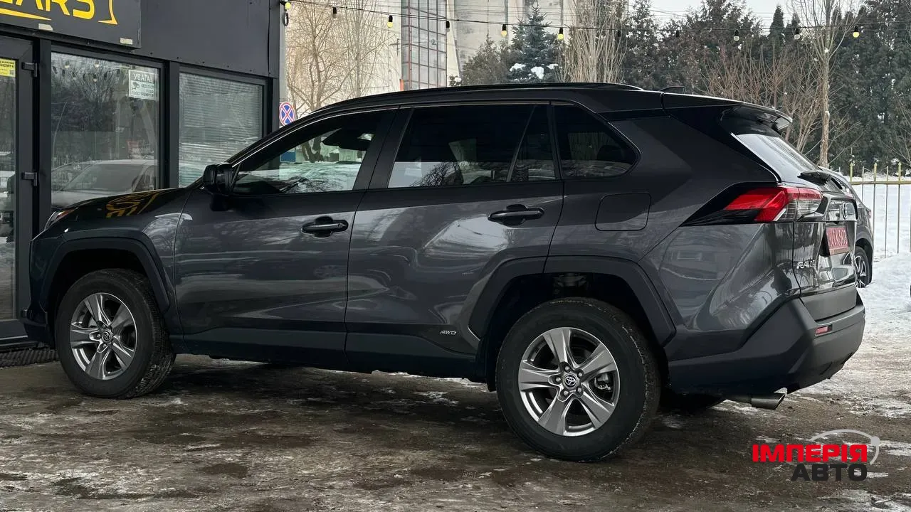 Toyota RAV4 - фото 8