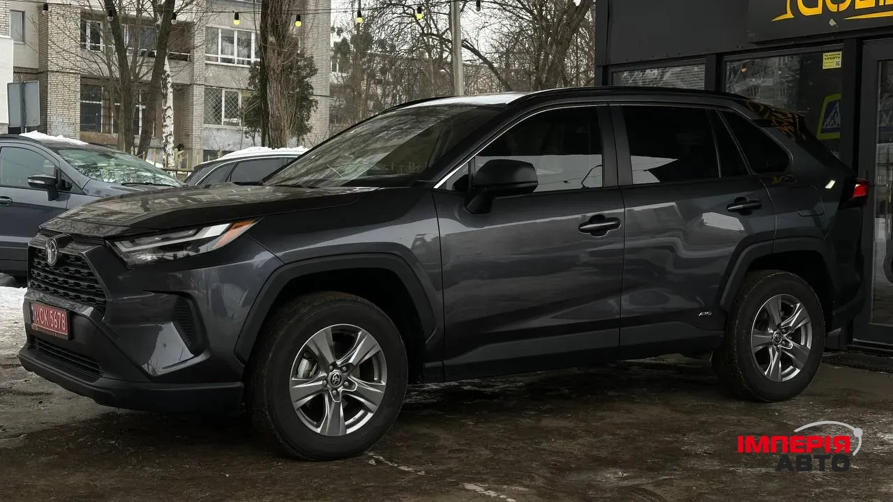 Toyota RAV4 - фото 4