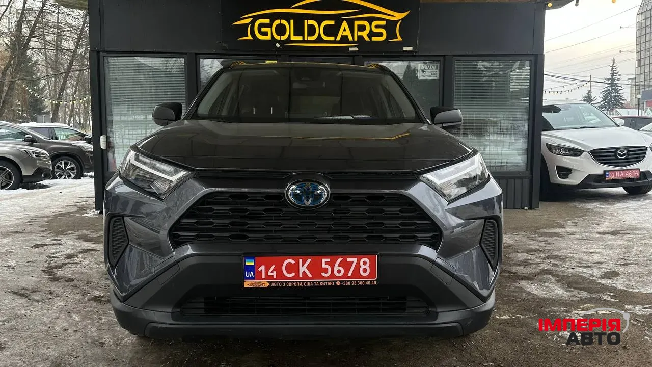 Toyota RAV4 - фото 1