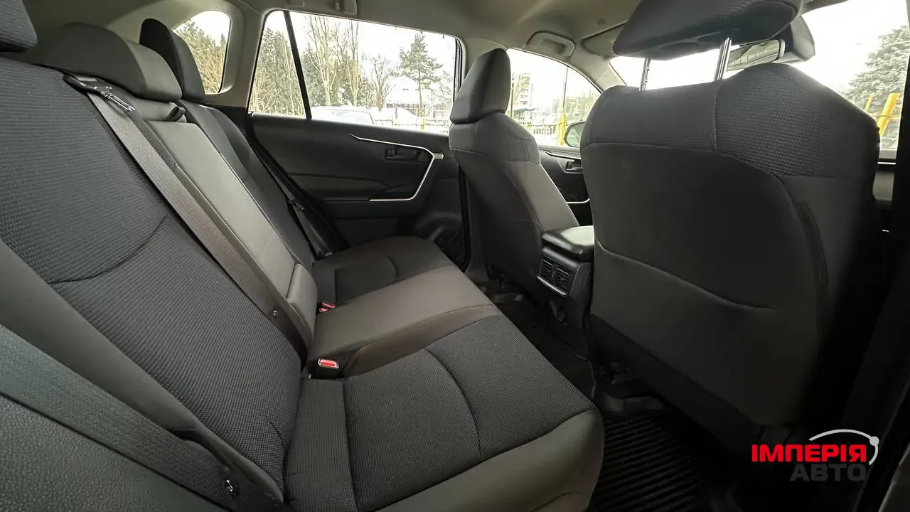 Toyota RAV4 - фото 7