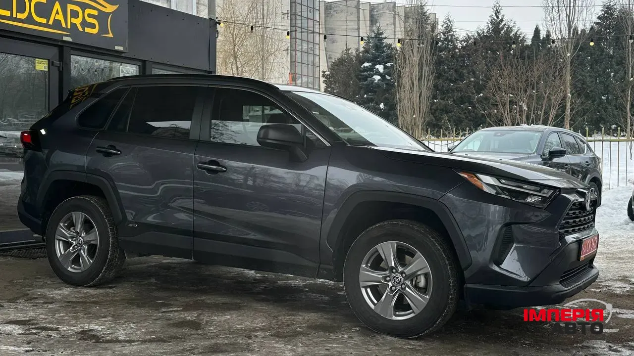 Toyota RAV4 - фото 3